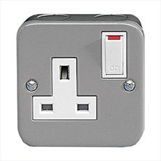 Metal Clad 13A Single Socket 1 Gang Switched Detail Page